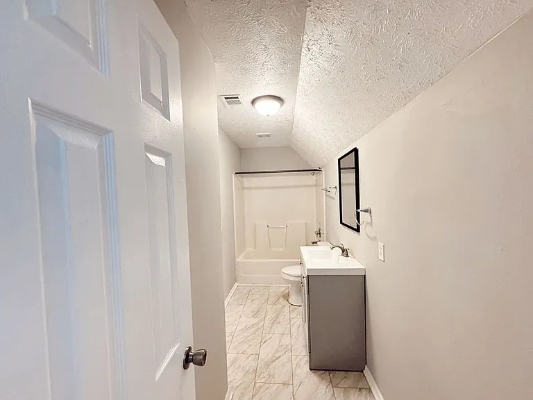 Valley View Apartments — Photo 87