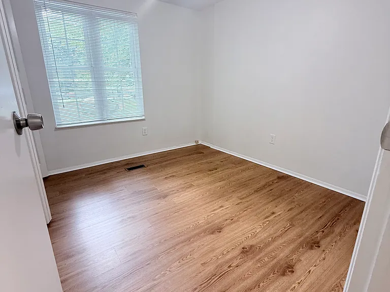 1st bedroom w/ c-fan