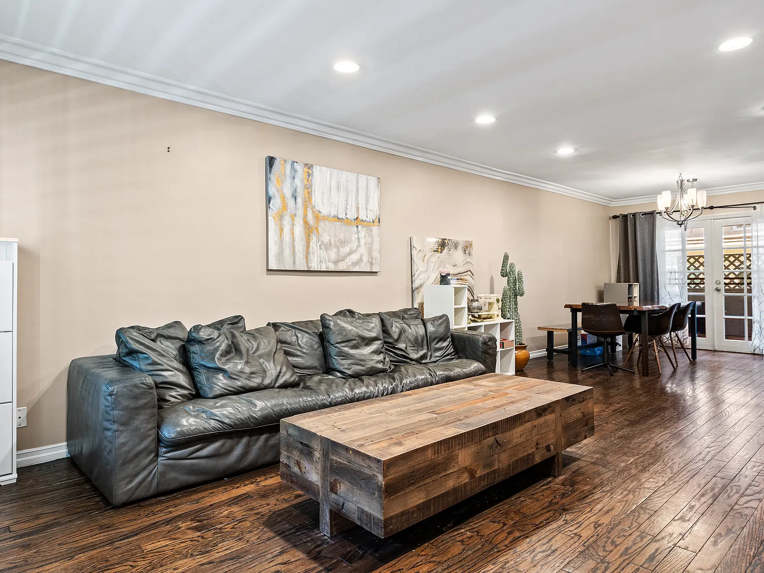 2 bed, 1045 sqft, $5,499 — Photo 4