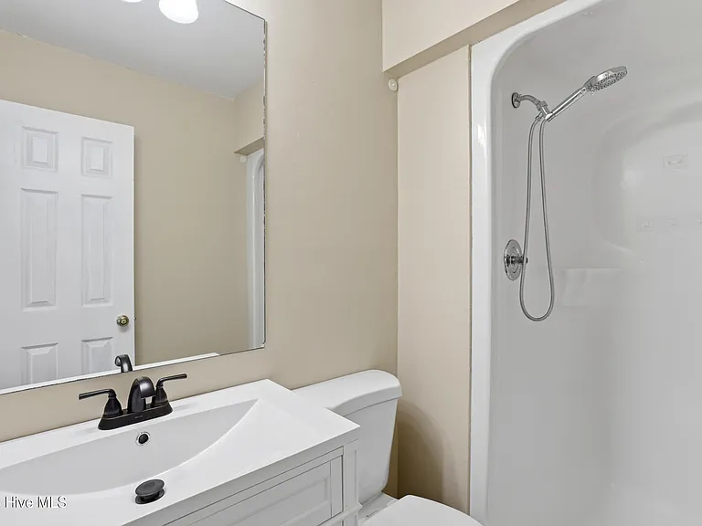 1299 Wellington Ave — Photo 12
