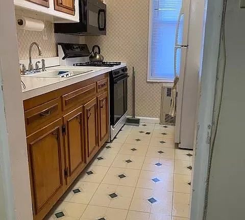 3rd image of 2240 Burnett St APT 2K