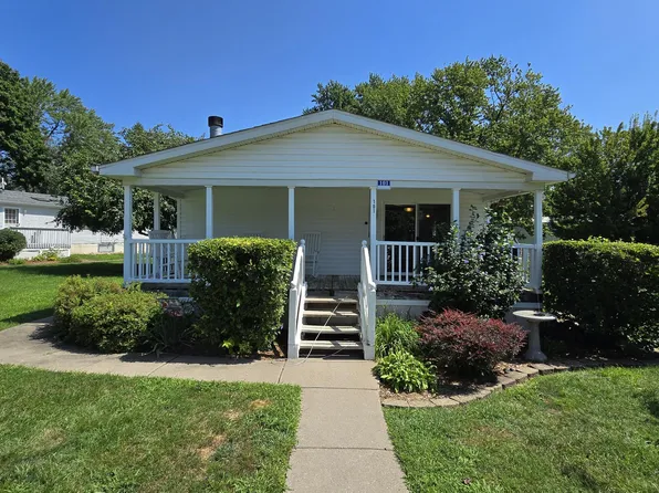 11325 140th St Trailer 101, Davenport, IA 52804