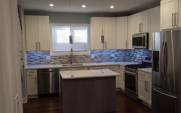 4th image of 7918 W Barry Ave