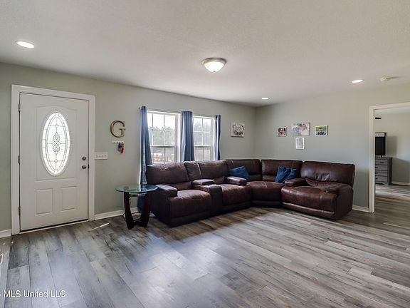 5th image of 12805 Foxrun Dr