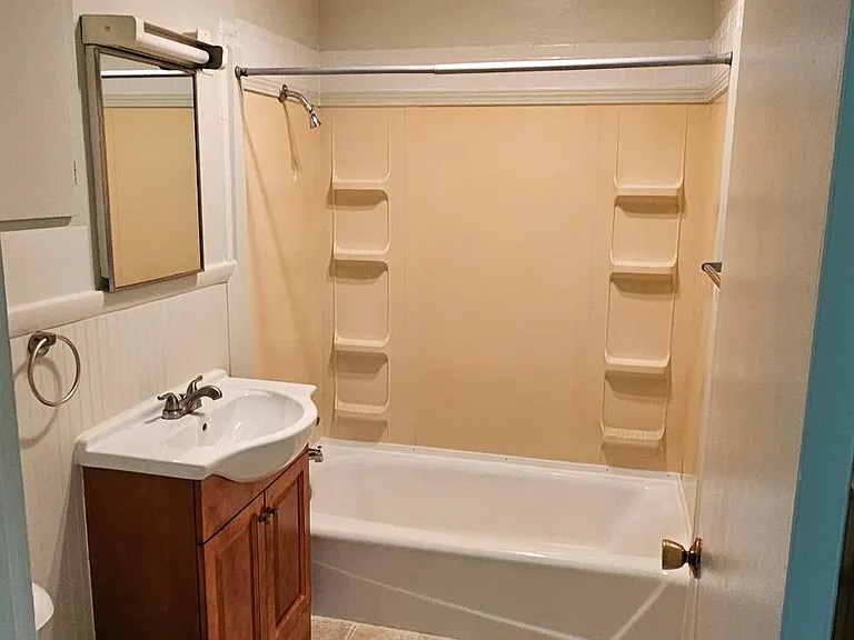 307 N Erie St — Photo 10