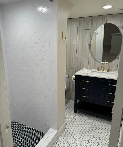 downstairs 3/4 bath