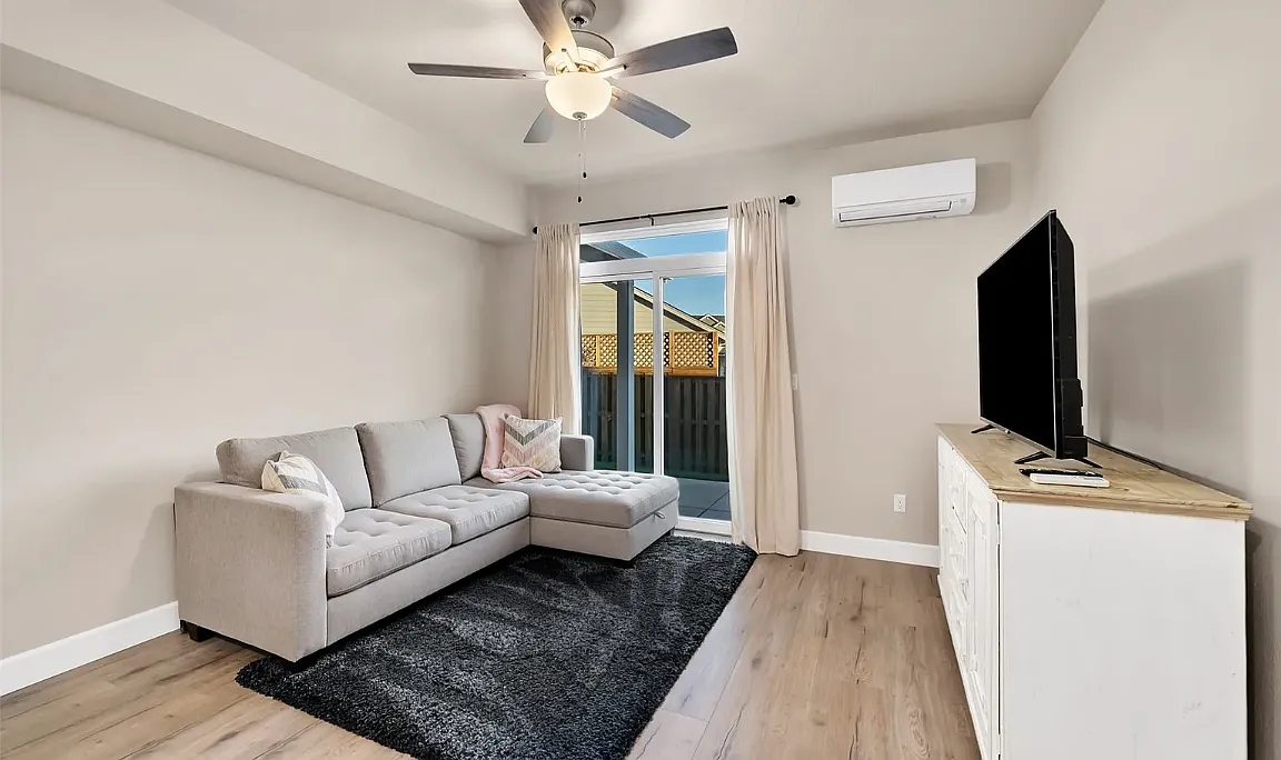 2 bed, 1000 sqft, $2,000 — Photo 4