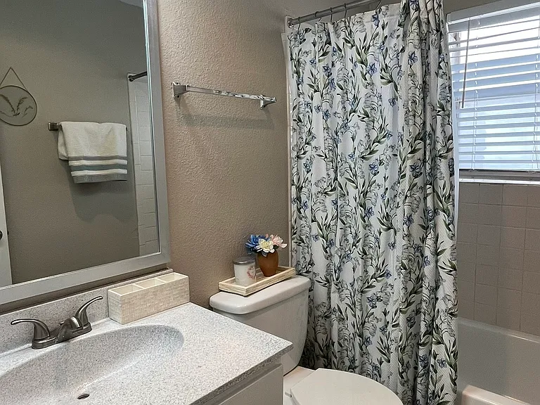Sand Pebble Apartments — Photo 36