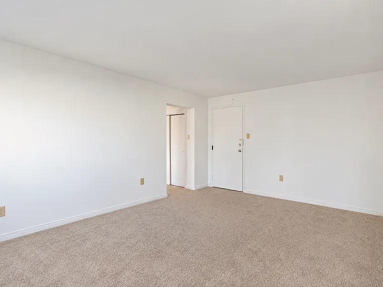 Foxhall Terrace — Photo 94