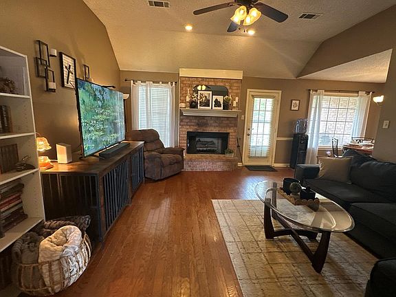 2nd image of 504 Twin Oaks Cv