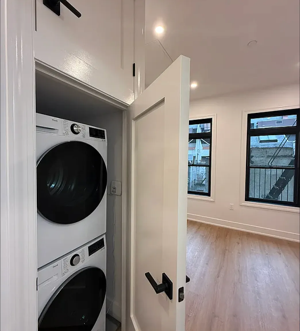 307 West 39th Street — Photo 2