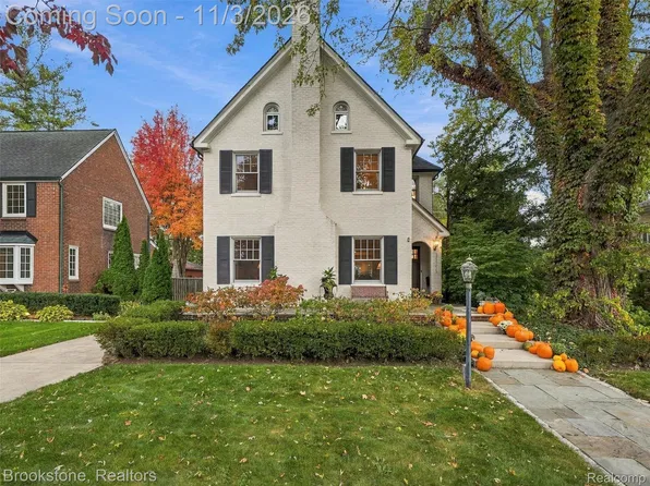 25755 York Rd, Royal Oak, MI 48067