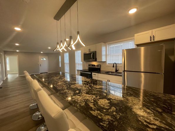 233 Lamont Ave FLOOR 1