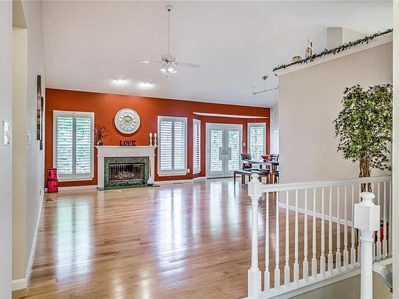 4th image of 840 Wellesley Place Dr