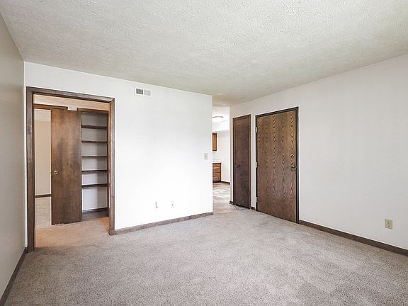 5th image of 4034 N St