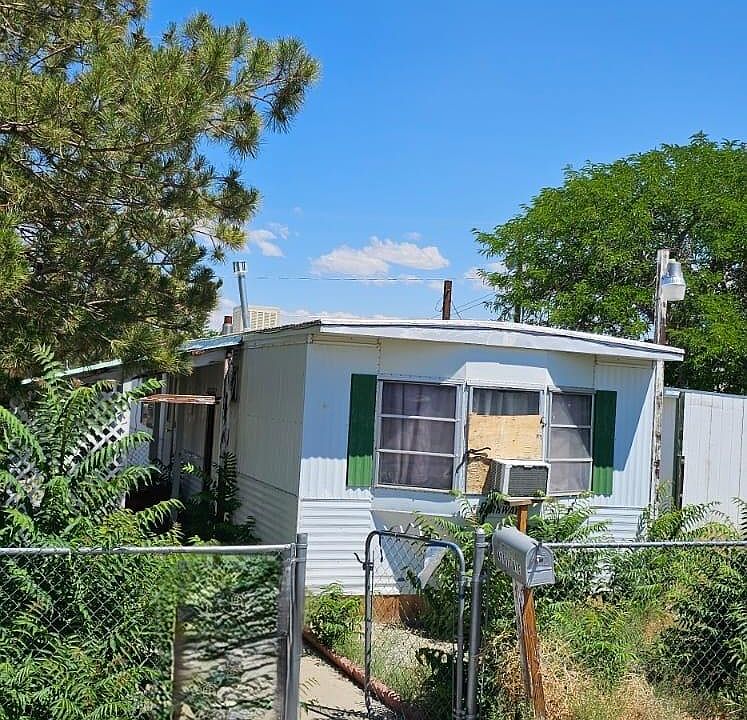 2nd image of 421 1st Ave