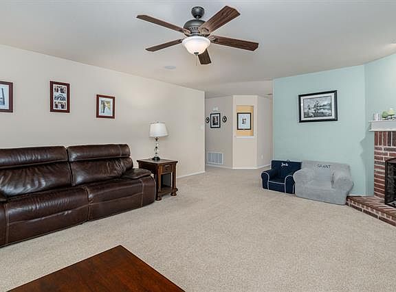 4th image of 12934 Adela Dr