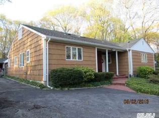 55 Churchill Ln, Smithtown, NY 11787