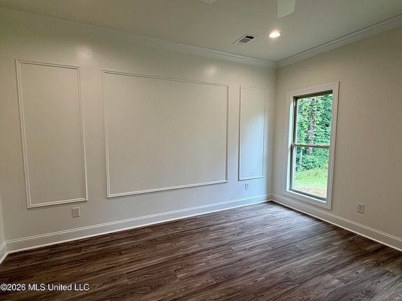 5th image of 104 Jasmine Cove Dr