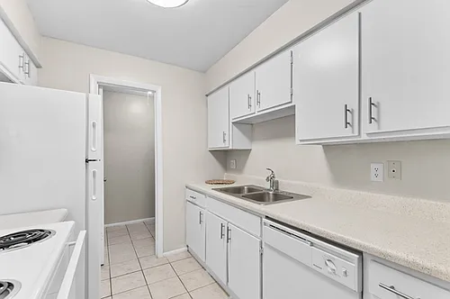 Stoneridge Pointe Apartments Photo 1
