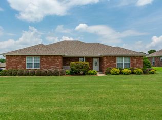 709 E 9th St, Grove, OK 74344