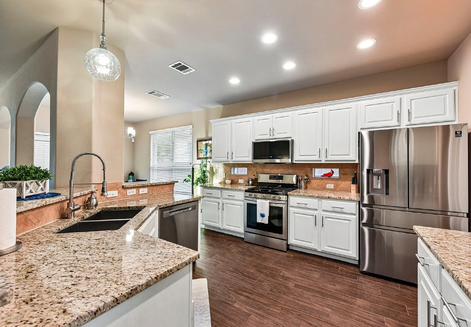 4 bed, 2.5 bath, 2949 sqft, $3,000 — Photo 4