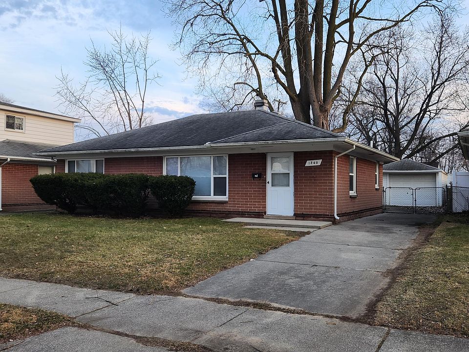 1st image of 1240 E Brockton Ave