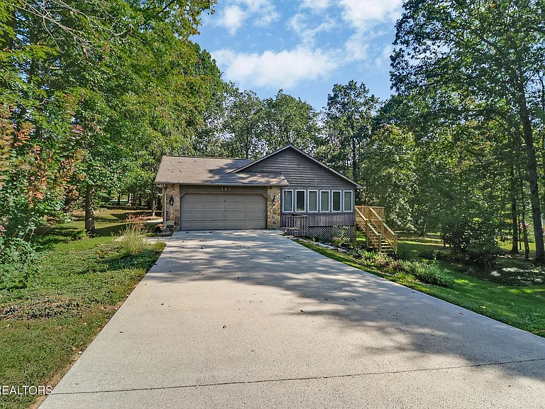 101 Walden Ridge Dr — Photo 2