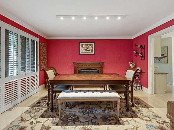 4th image of 25W274 Woodstock Ct
