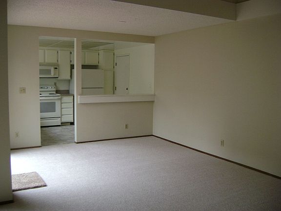 3rd image of 5709 Seifert Ave