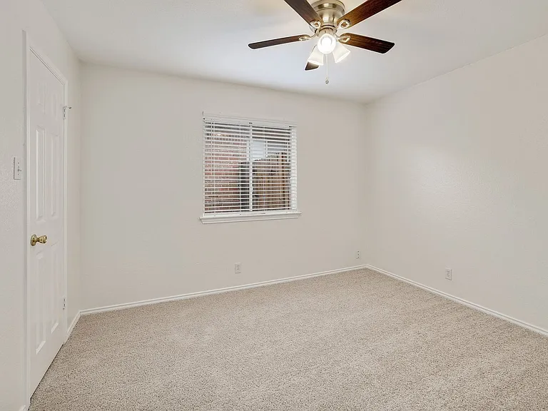 9724 Copper Creek Dr — Photo 21