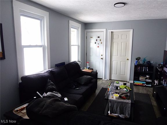 4th image of 1820 Holmden Ave