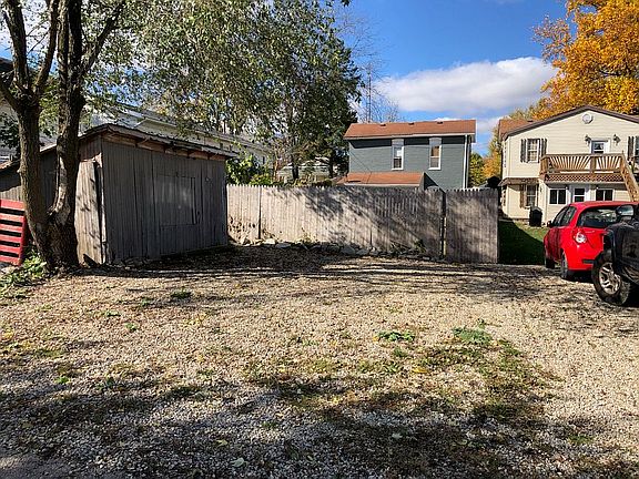 3rd image of 609 E 5th St