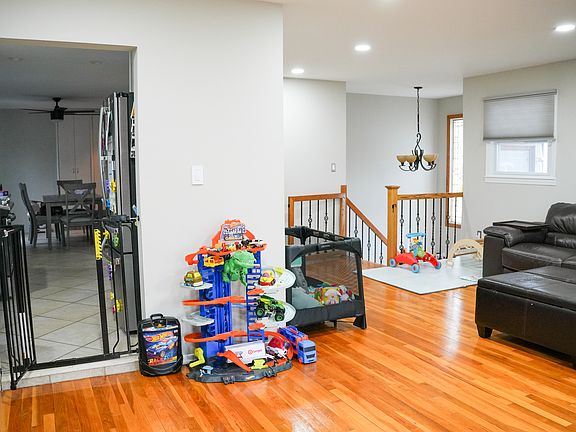 4th image of 48 Cordelia Ave