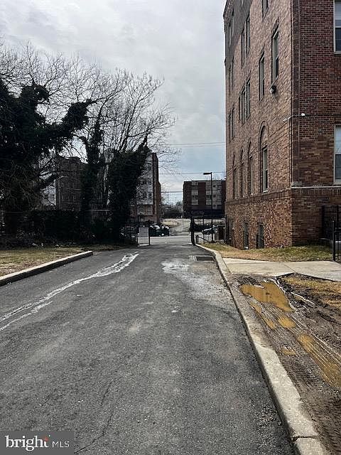 2nd image of 1511 W Allegheny Ave