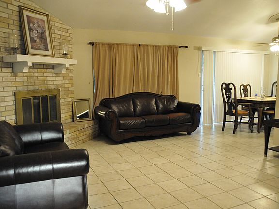 3rd image of 8330 Thorncliff Dr