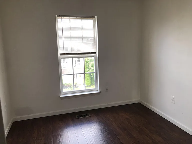 2527 Emerson Dr — Photo 13