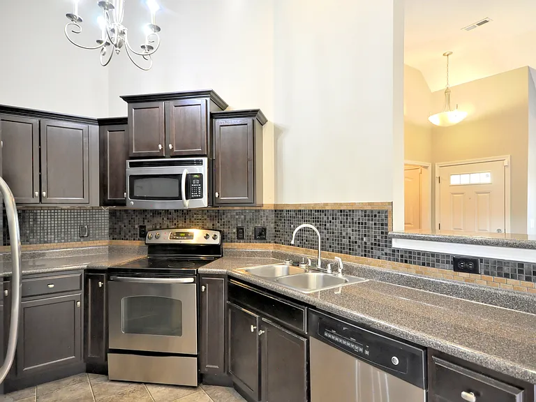 404 Leslie Wood Dr — Photo 14