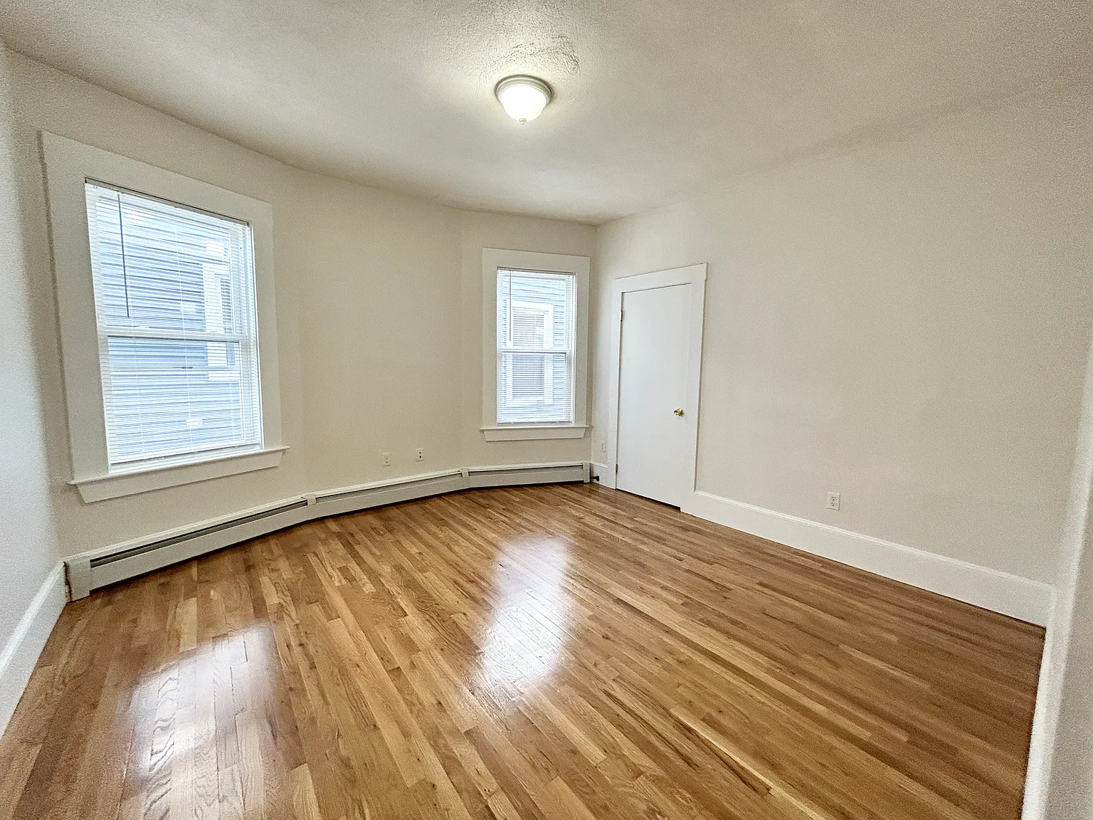4 bed, 1350 sqft, $3,600 — Photo 3