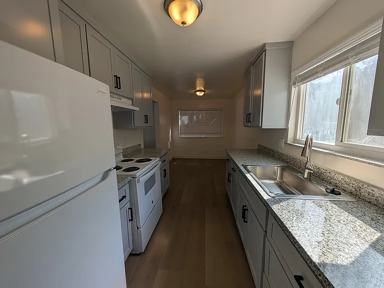 1550 Valley View Rd #25 — Photo 9