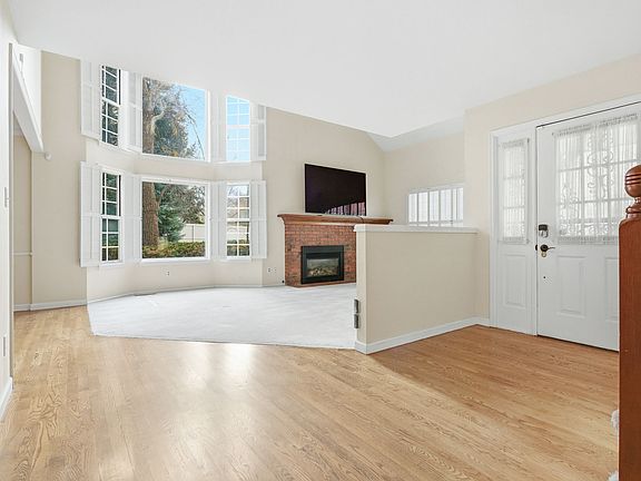 3rd image of 6170 E Briarwood Cir