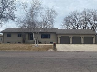 125 13th St SW, Watertown, SD 57201