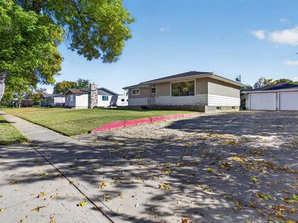 5205 W 56th St, Camrose, AB T4V 2E2