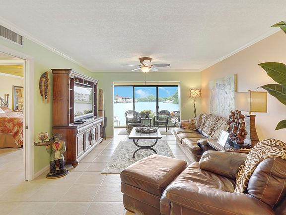 4th image of 313 Lake Circle #111