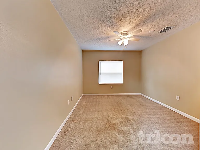 1218 Windsor Cir — Photo 12