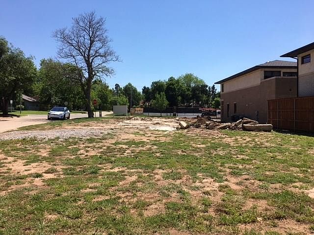 2nd image of 901 NW 43rd St