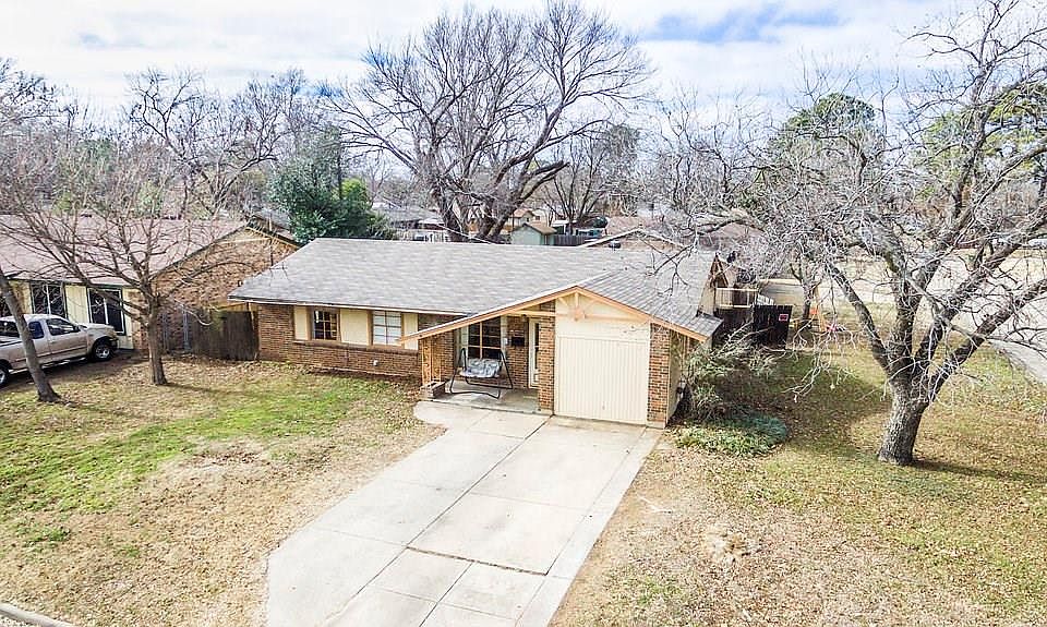 1st image of 700 Clover Park Dr