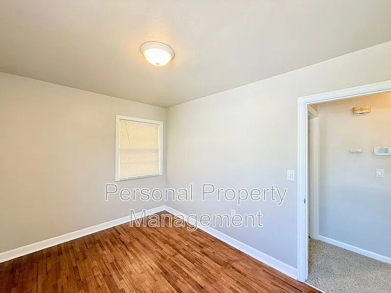 506 W 39th St — Photo 11