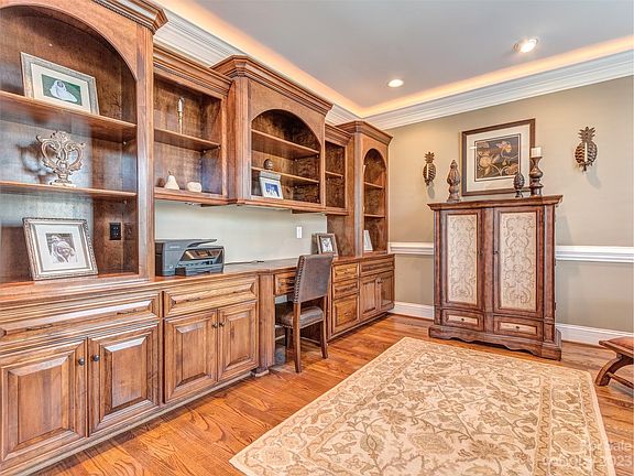 5th image of 304 Ivy Arbor Cir