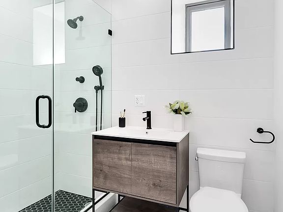 4th image of 1206 Putnam Ave #2D